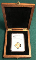 Коробка под 1 слаб NGC, PCGS, ННР (монеты в слабах NGC, PCGS, ННР ) из настоящего красного дерева с внутренней отделкой из черного бархата