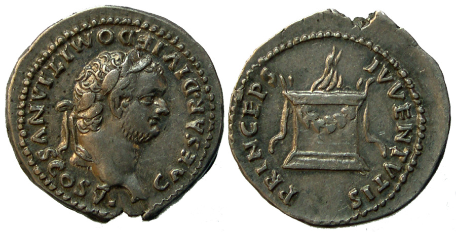 Четко отштампованная монета (англ.Bold). Домициан, 81–96 годы, денарий.